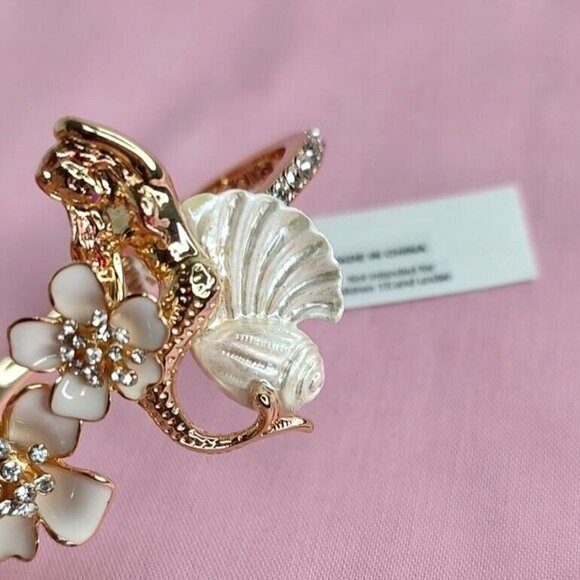 Betsey Johnson Bracelet Shell Yeah Mermaid Hinge Bangle Seashell Crystal Enamel - Picture 4 of 13